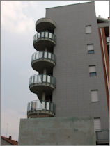 Balconi centinati con vetro condominio Torino - Carpenteria metallica fabbro