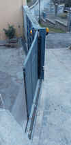 Particolare cancello scorrevole curvo dogato certificato Pinasca - Carpenteria metallica fabbro