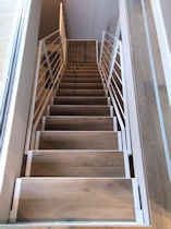 Scala interna con gradini in legno Volpiano - Carpenteria metallica fabbro