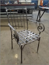 Sedia con braccioli in ferro battuto grezza in lavorazione - Carpenteria metallica fabbro